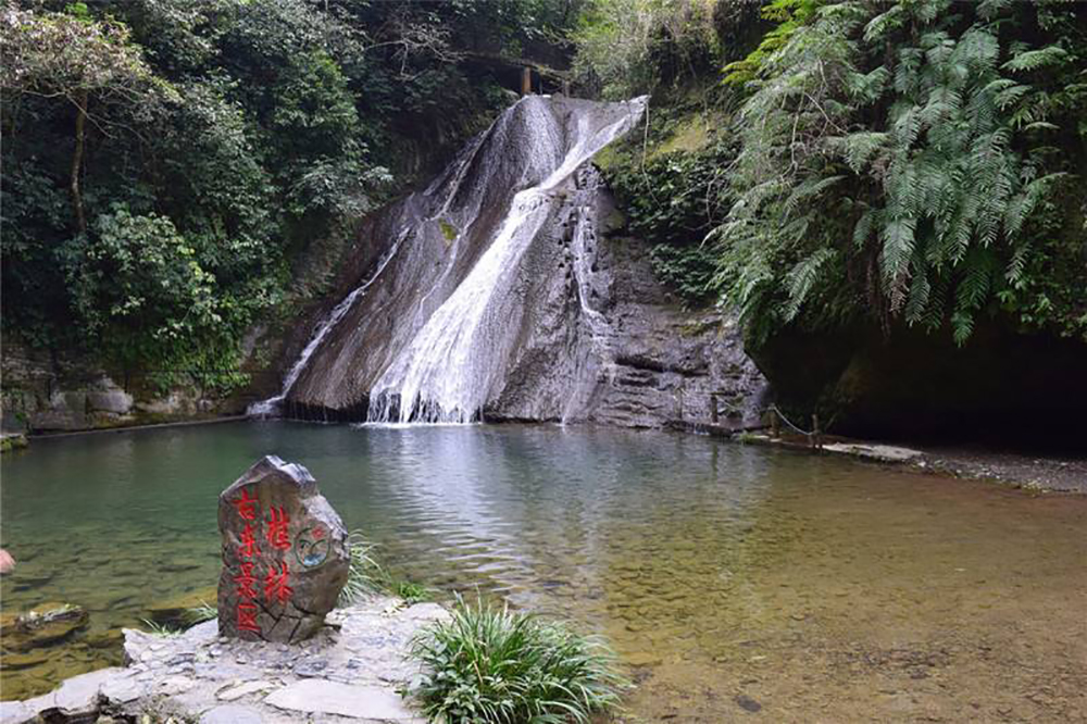 桂林古东瀑布拓展基地